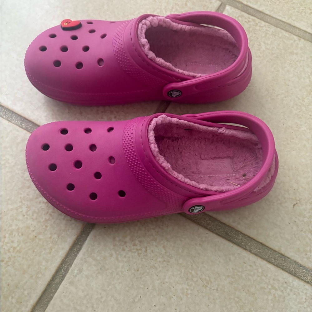 Pink Clogs with Heart Charm - Picture 3 of 5